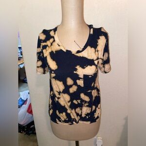 Women’s No Boundaries T-Shirt Size Medium